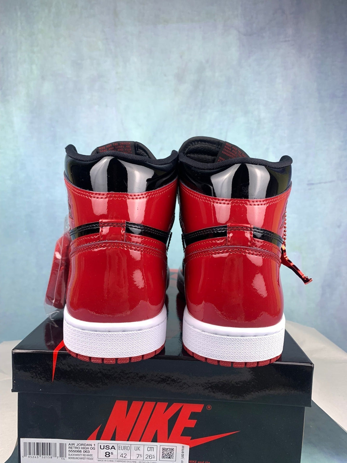 Air Jordan 1 High Bred Patent 555088-063 Unisex Sneakers